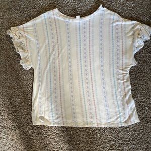 Women’s ruffle sleeve